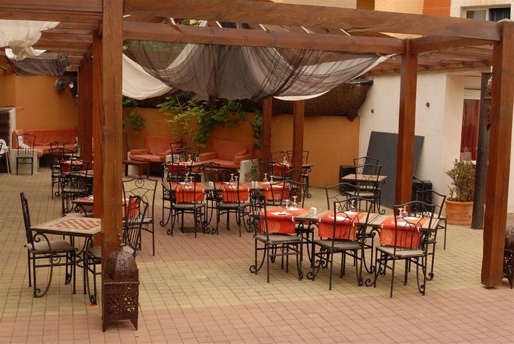 Logis Hotel De La Clape Narbonne-Plage Exterior photo