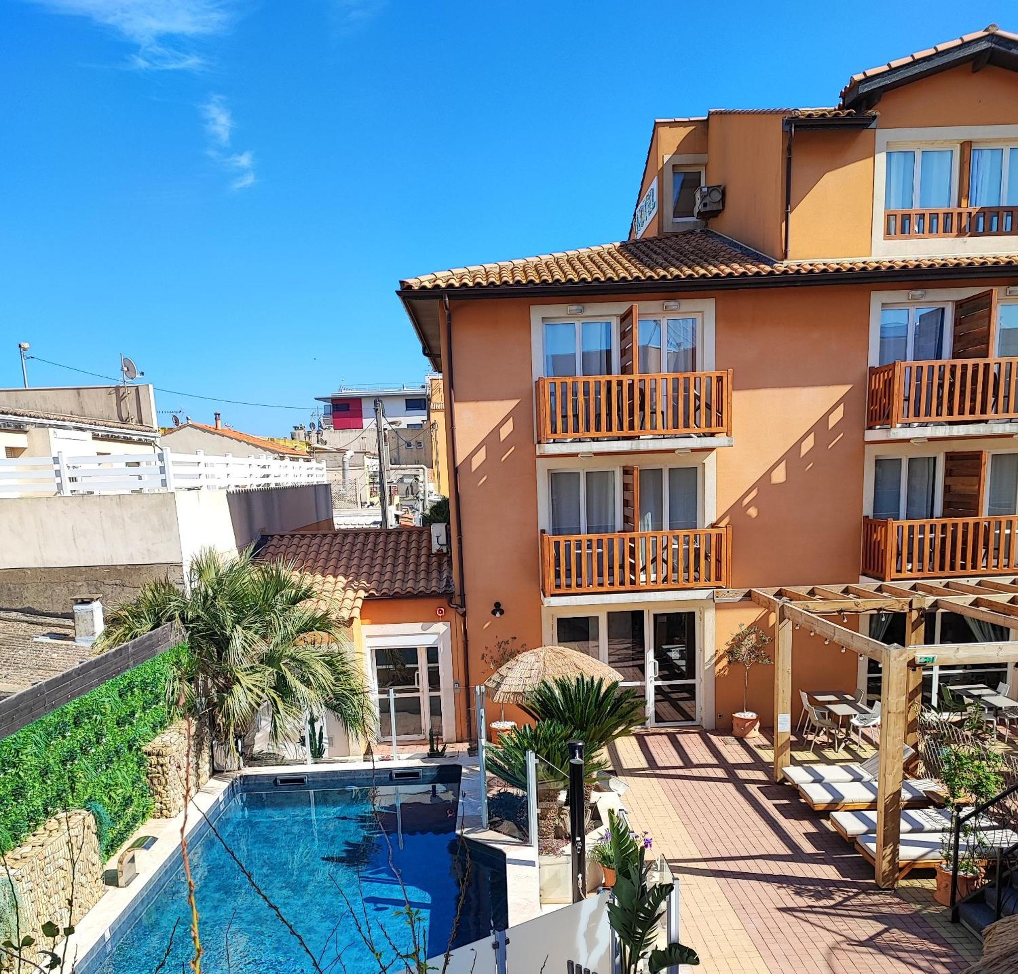 Logis Hotel De La Clape Narbonne-Plage Exterior photo